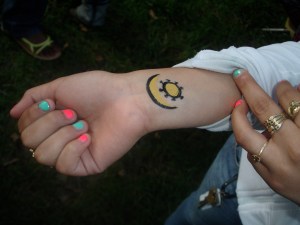 Osram Ne Nsoromma, "the moon and the star," symbol of love, faithfulness, harmony